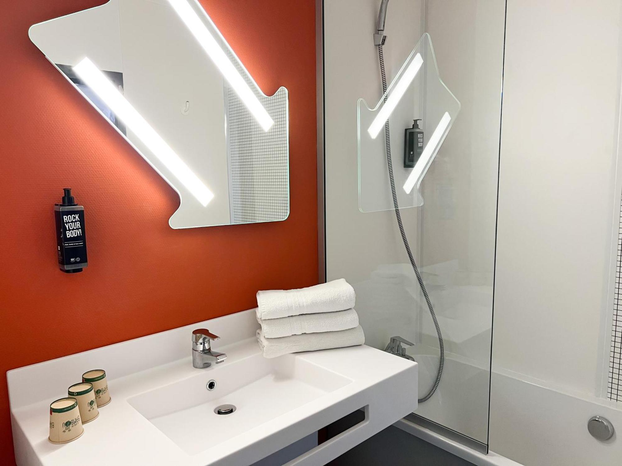 Ibis Budget Saint Christol Les Ales Ngoại thất bức ảnh