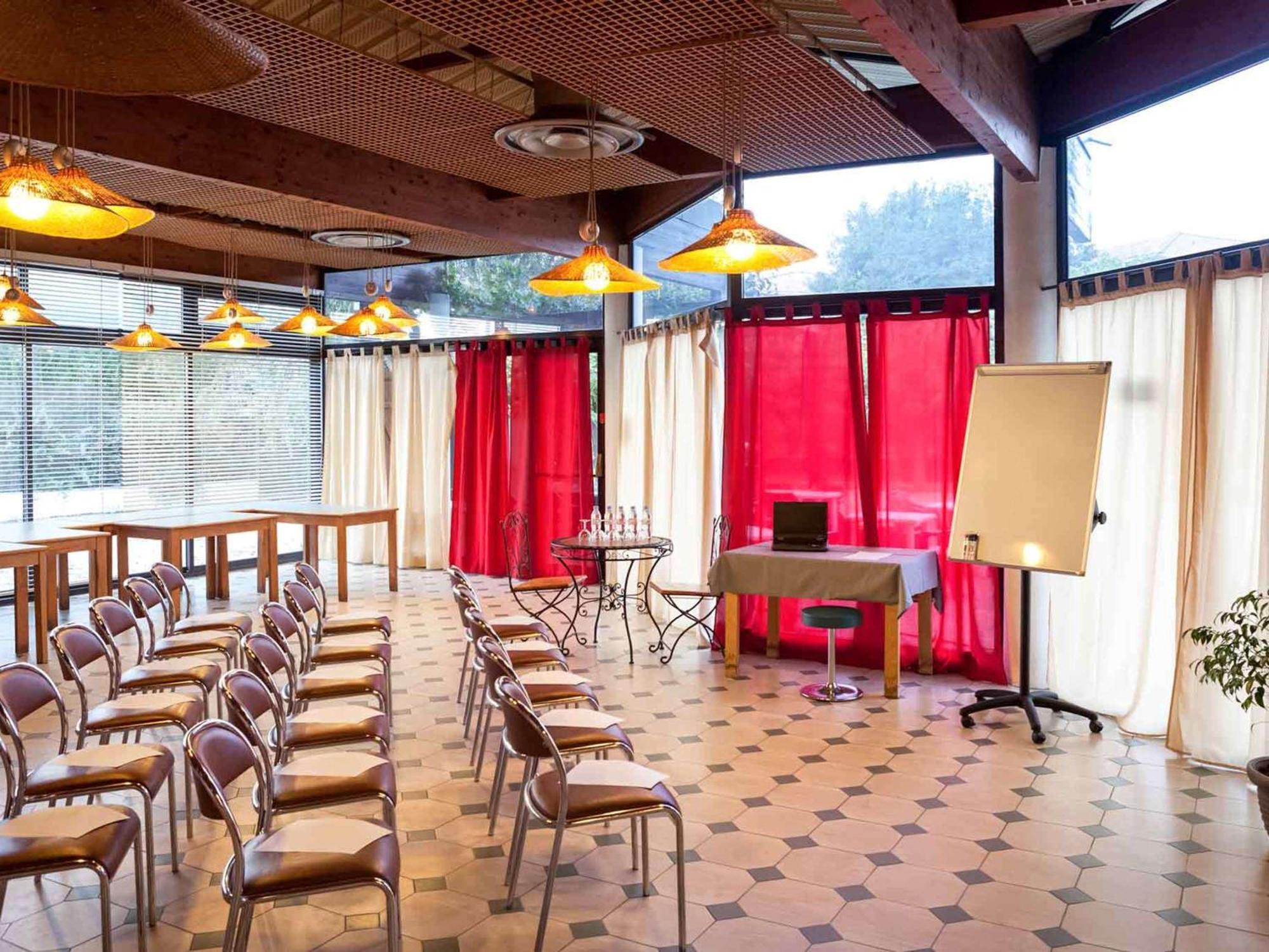 Ibis Budget Saint Christol Les Ales Ngoại thất bức ảnh